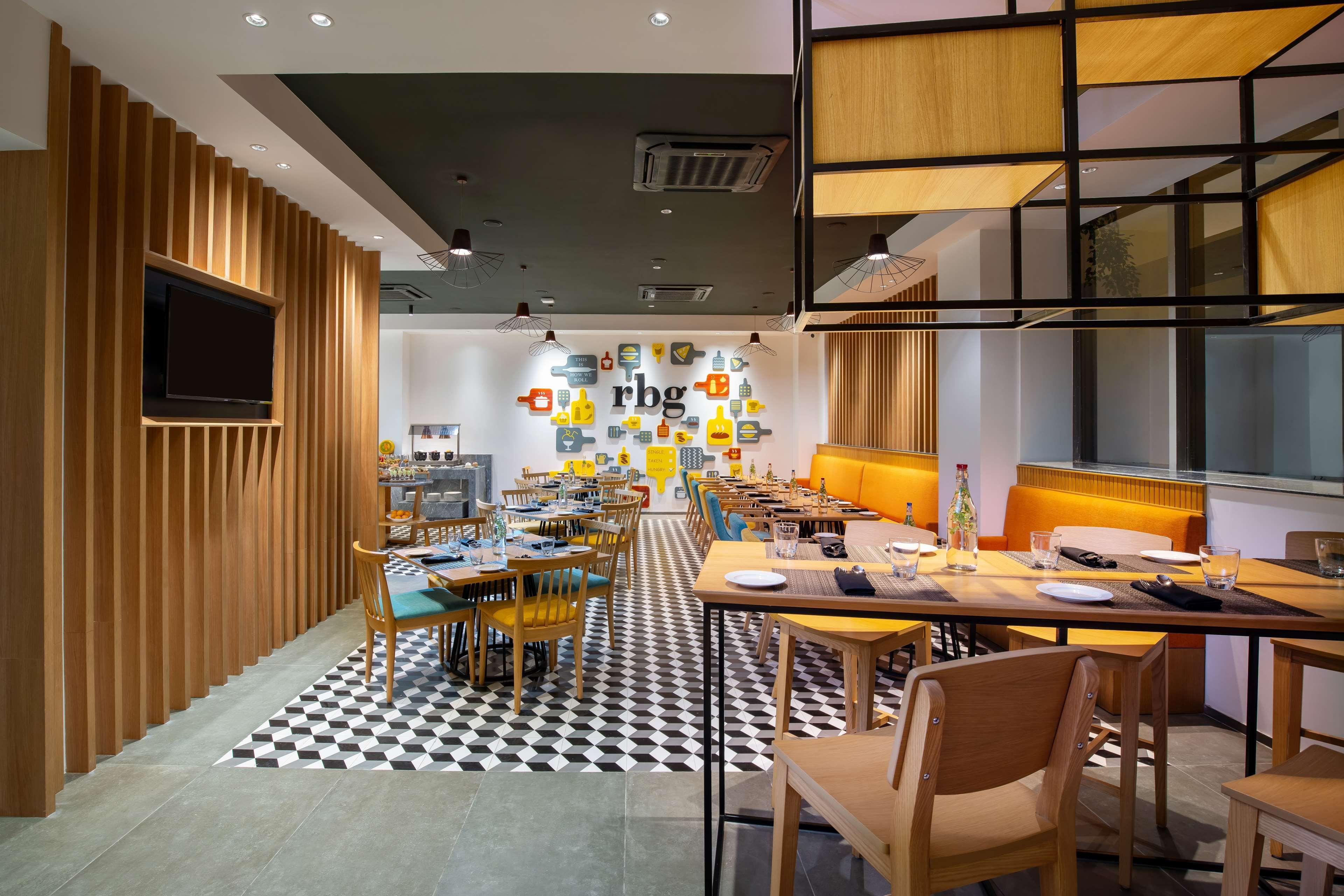 Park Inn By Radisson Gwalior Exteriör bild